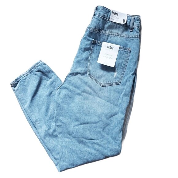 𝅺nwt HIGH WAISTED DISTRESSED MOM LIGHTWASH DENIM - Picture 3 of 6